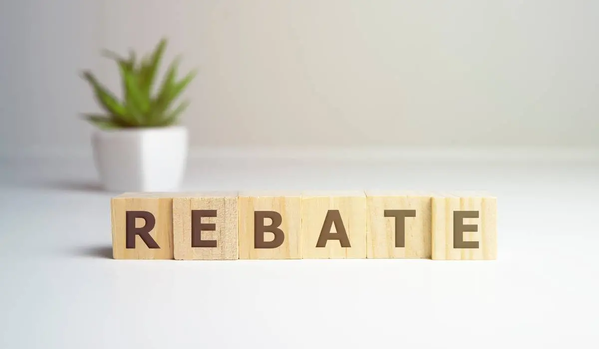 rebate written on wooden blocks
